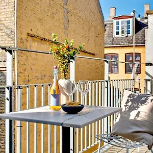 Sanders Leaves - Charming Three-bedroom In Downtown Apartamento