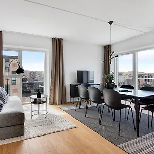 Sanders Arena - Chic Three-bedroom Close To Metro Station Lejlighed