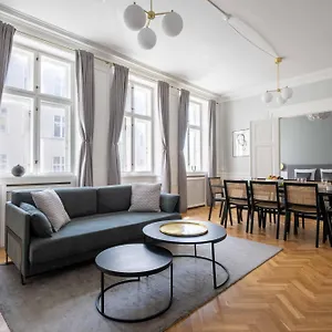 Lavish 4br Flat In The Heart Of Cph By The Canals Lejlighed