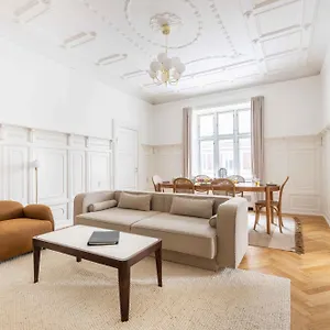 Appartamento Large Flats In By Tivoli Gardens, Copenaghen